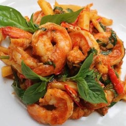 ผัดพริกแกงหน่อไม้กุ้งราดข้าว