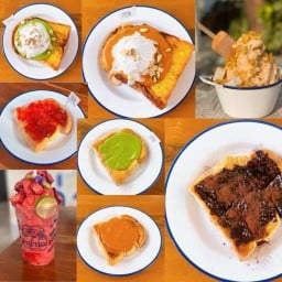 โรตี ไอติม ขนมปังปิ้ง ชาเขียวนมสด by ท่าทัพพ์ทอง บางบัวทอง