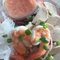 ยำรวม (หมูสับ,หมูยอ,กุ้ง,วุ้นเส้น)