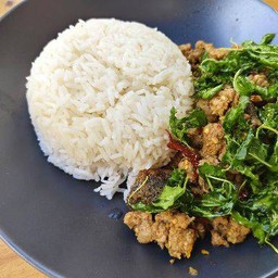 ข้าว+กะเพรากรอบหมูสับไข่เยี่ยวม้า