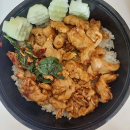 [อร่อยซ่ากับโค้ก] ข้าวหอมมะลิราดกระเพราไก่ +  โค้ก ออริจินัล (ขวด)