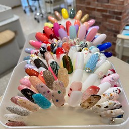 สีเจลให้เลือกมากมาย