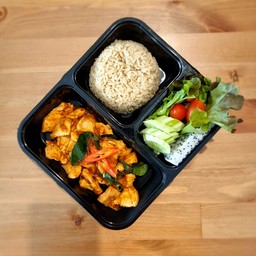 ผัดพริกแกงไก่