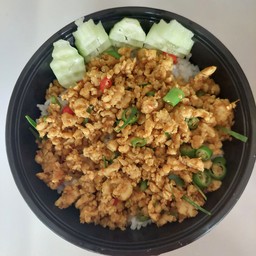 [อร่อยซ่ากับโค้ก] ข้าวหอมมะลิราดคั่วกลิ้งไก่สับ +  โค้ก ออริจินัล (ขวด)