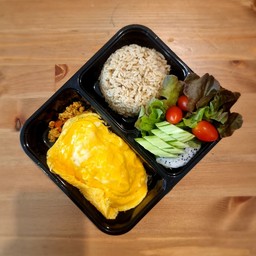 กะเพราไก่ไข่ข้น