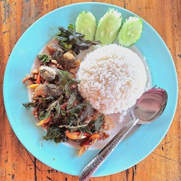 ข้าวกะเพราไข่เยี่ยวม้าหมูสับ