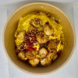 ข้าวไข่ข้น ลูกชิ้นคั่วพริกเกลือ