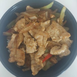 [อร่อยซ่ากับโค้ก] ข้าวผัดพริกหยวกหมู +  โค้ก ออริจินัล (ขวด)