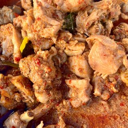 ผัดพริกแกงไก่ติดกระดูก