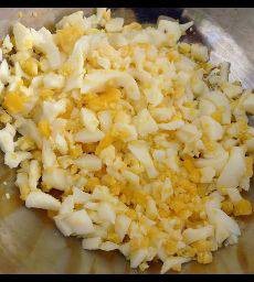 ข้าวไข่ต้มคลุก [เน้นไข่ต้ม]