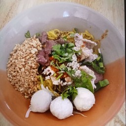 ก๋วยเตี๋ยวเรือ ข้าวขาหมู ข้าวหมูแดง ข้าวหมูกรอบคนเมืองสิงห์