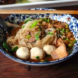 ก๊วยเตี๋ยวน้ำดำ