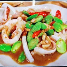 หมึกผัดสะตอพริกกะปิ