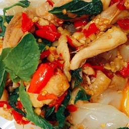 Spicy Stir Fried Drunken Noodle With Holy Basil