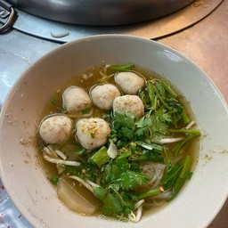 ก๋วยเตี๋ยวลูกชิ้นหมู