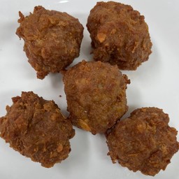 หมูกระเทียมทอด 5 ก้อน