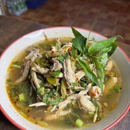 ซั่วไก่บ้านใส่ผักเเพว