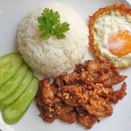 ข้าวหมูทอดกระเทียม