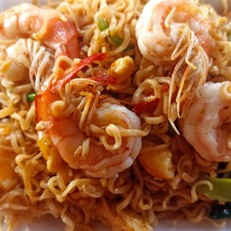 ผัดมาม่ากุ้งใส่ไข่