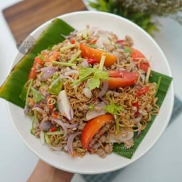ยำมาม่าหมูสับ