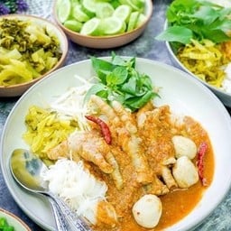 ขนมจีนน้ำยาผสม กะทิ+ป่า (ตีนไก่)