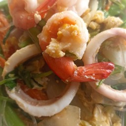 ผัดวุ้นเส้นกุ้งหมึกใส่ไข่(ไม่มีข้าว)