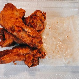 คอไก่ทอด 4 ชิ้น + ข้าวเหนียว 1 ห่อ