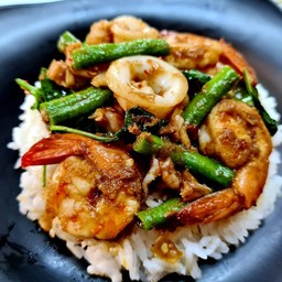 ข้าวราดพริกแกงทะเล