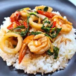 ข้าวราดกะเพราทะเล