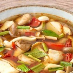 ต้มยำรวมเห็ดน้ำใส