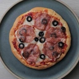 Salami Pizza