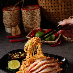 ผัดมาม่าคอหมูย่าง