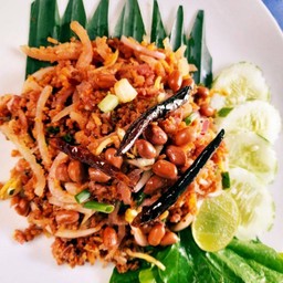 ยำหนังหมูข้าวทอด