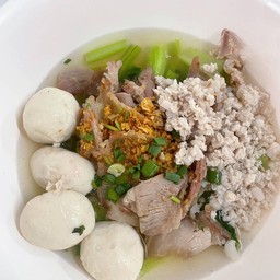 เกาเหลาหมูย่างลูกชิ้นน้ำใส