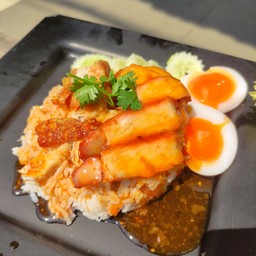 ข้าวหมูแดงผสมหมูกรอบ