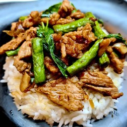 ข้าวราดพริกแกงหมู