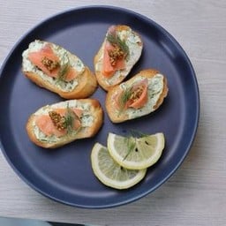 Smoked salmon cream cheese baguette