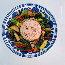 ข้าวราดผัดคะน้าปลาเค็ม