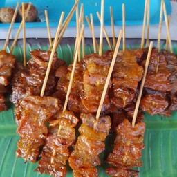 หมูปิ้ง4ไม้+ข้าวเหนียว1ห่อ