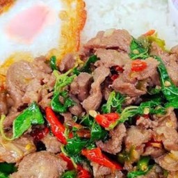 ข้าวกะเพราเนื้อชิ้น+ไข่ดาว