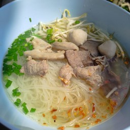 ก๋วยเตี๋ยวน้ำใสเครื่องใน