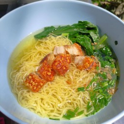บะหมี่หมูกรอบ