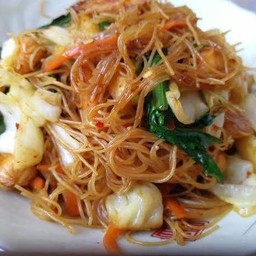 ผัดซีอิ้วเส้นหมี่