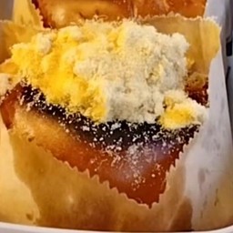 ขนมปังไส้ทะลัก หมูหยองน้ำพริกเผา