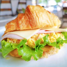 ครัวซองแฮมชีส