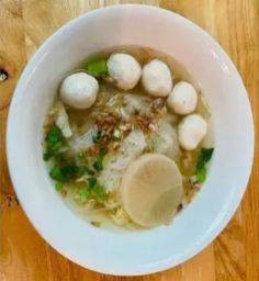 ก๋วยเตี่ยว หมู พืเศษ