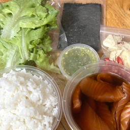 ชุดแซลมอนดอง (พร้อมข้าวสาหร่าย)