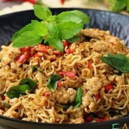 มาม่าผัดกะเพรา