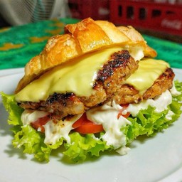 ครัวซองหมูเบอร์เกอร์