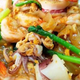 ผัดซีอิ๊วเส้นใหญ่ รวมมิตร